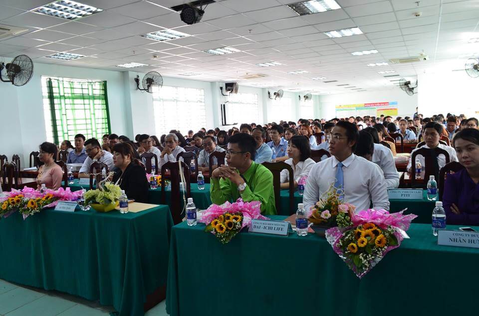 Học sinh - sinh viên  tham dự ngày hội việc làm cmn