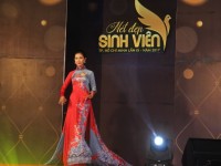 Sinh viên Trần Hoàng Phương Trang rạng rỡ nổi bật trong đêm bán kết 