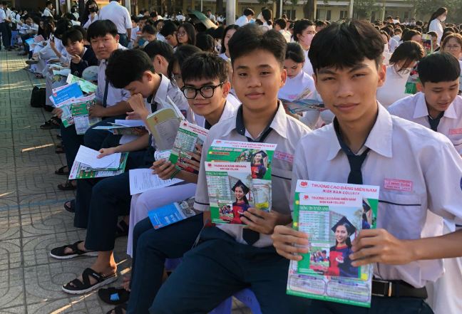 Tư vấn thông tin tuyển sinh 2025 tại THPT Lê Minh Xuân