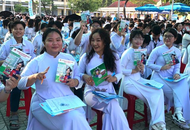 Tư vấn thông tin tuyển sinh 2025 tại THPT Lê Minh Xuân