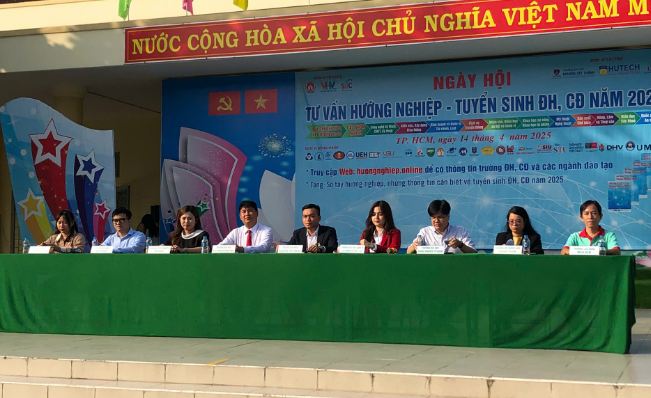 Tư vấn thông tin tuyển sinh 2025 tại THPT Lê Minh Xuân