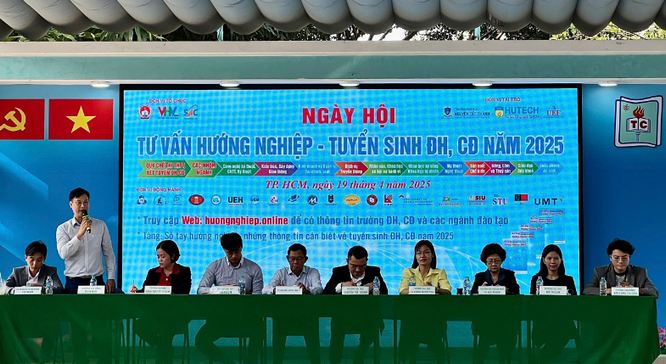Tư vấn tuyển sinh 2025 tại THPT Trường Chinh TpHCM