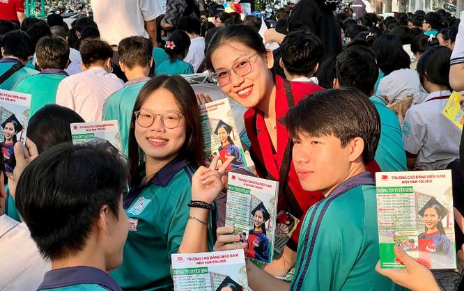 Tư vấn tuyển sinh 2025 tại THPT Trường Chinh Tp.Hồ Chí Minh