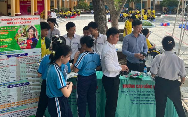 Tư vấn tuyển sinh 2025 tại THPT Bình Chánh