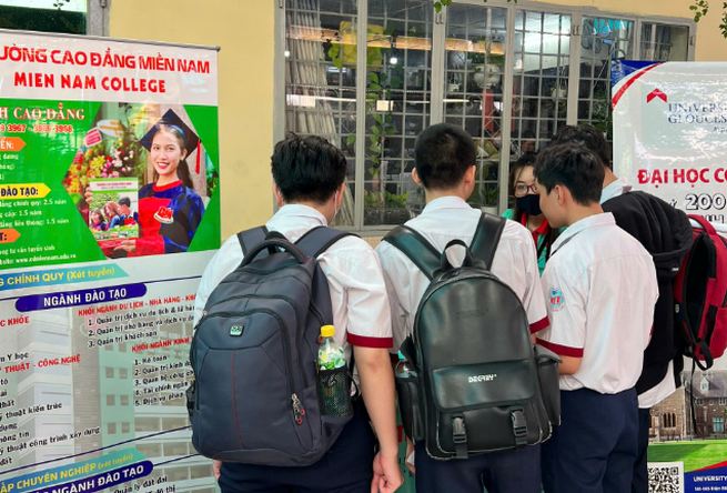 Tư vấn tuyển sinh tại THPT Nguyễn Trung Trực