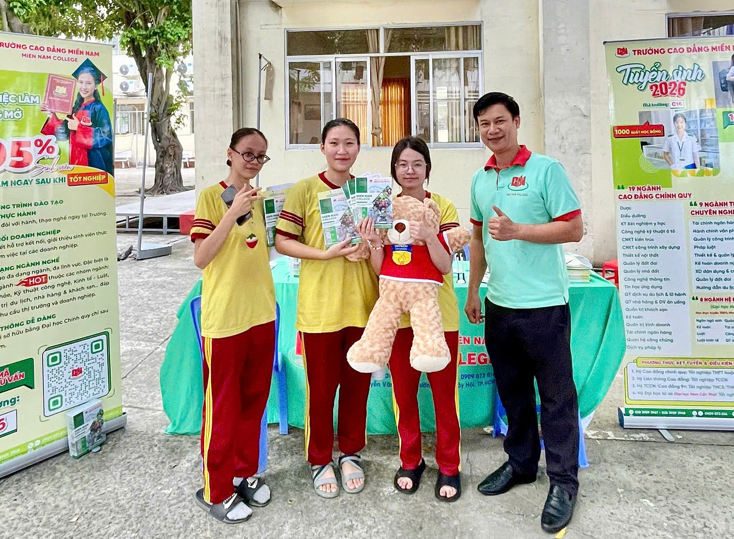 Cao đẳng Miền Nam tư vấn tuyển sinh tại THPT Vĩnh Lộc