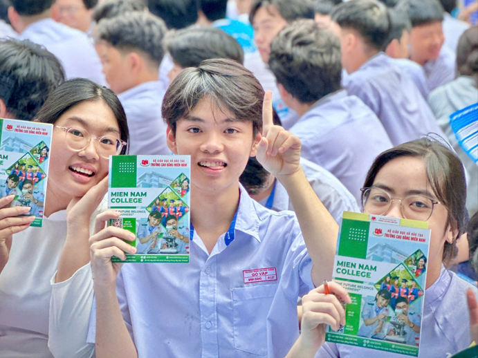 Cao đẳng Miền Nam tư vấn tuyển sinh tại THPT G&ograve; Vấp