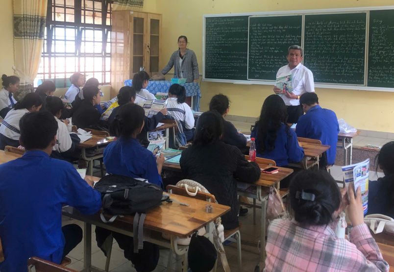 Trường Cao đẳng Miền Nam tư vấn hướng nghiệp tại THCS THPT T&agrave; Nung